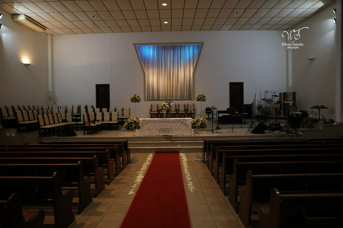 fotografia de casamento e bodas, noivos, noiva, noivo, fotografia de noivos, vestido de noiva, sapato, perfume, cabelo, véu, brinco, cruxifixo, pai, mãe, filho, padrinhos, padre, pastor, igreja, cerimonia, festa, salão de beleza, maqu