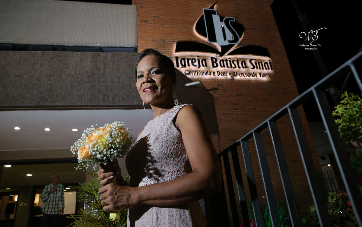 fotografia de casamento e bodas, noivos, noiva, noivo, fotografia de noivos, vestido de noiva, sapato, perfume, cabelo, véu, brinco, cruxifixo, pai, mãe, filho, padrinhos, padre, pastor, igreja, cerimonia, festa, salão de beleza, maqu