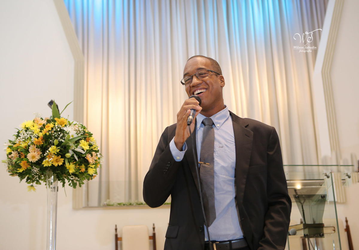 fotografia de casamento e bodas, noivos, noiva, noivo, fotografia de noivos, vestido de noiva, sapato, perfume, cabelo, véu, brinco, cruxifixo, pai, mãe, filho, padrinhos, padre, pastor, igreja, cerimonia, festa, salão de beleza, maqu