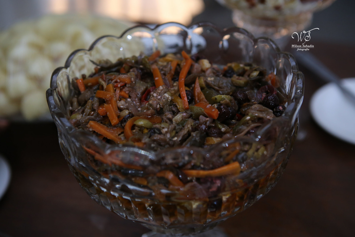 fotografia de casamento e bodas, noivos, noiva, noivo, fotografia de noivos, vestido de noiva, sapato, perfume, cabelo, véu, brinco, cruxifixo, pai, mãe, filho, padrinhos, padre, pastor, igreja, cerimonia, festa, salão de beleza, maqu