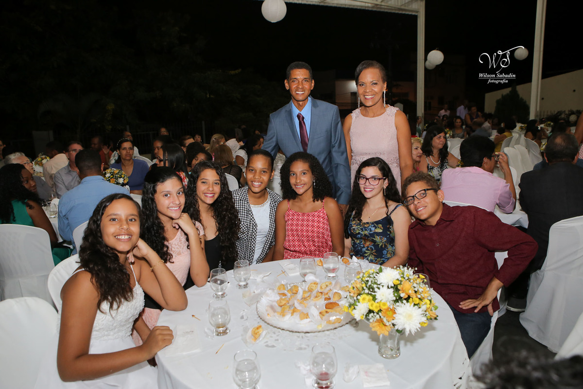 fotografia de casamento e bodas, noivos, noiva, noivo, fotografia de noivos, vestido de noiva, sapato, perfume, cabelo, véu, brinco, cruxifixo, pai, mãe, filho, padrinhos, padre, pastor, igreja, cerimonia, festa, salão de beleza, maqu