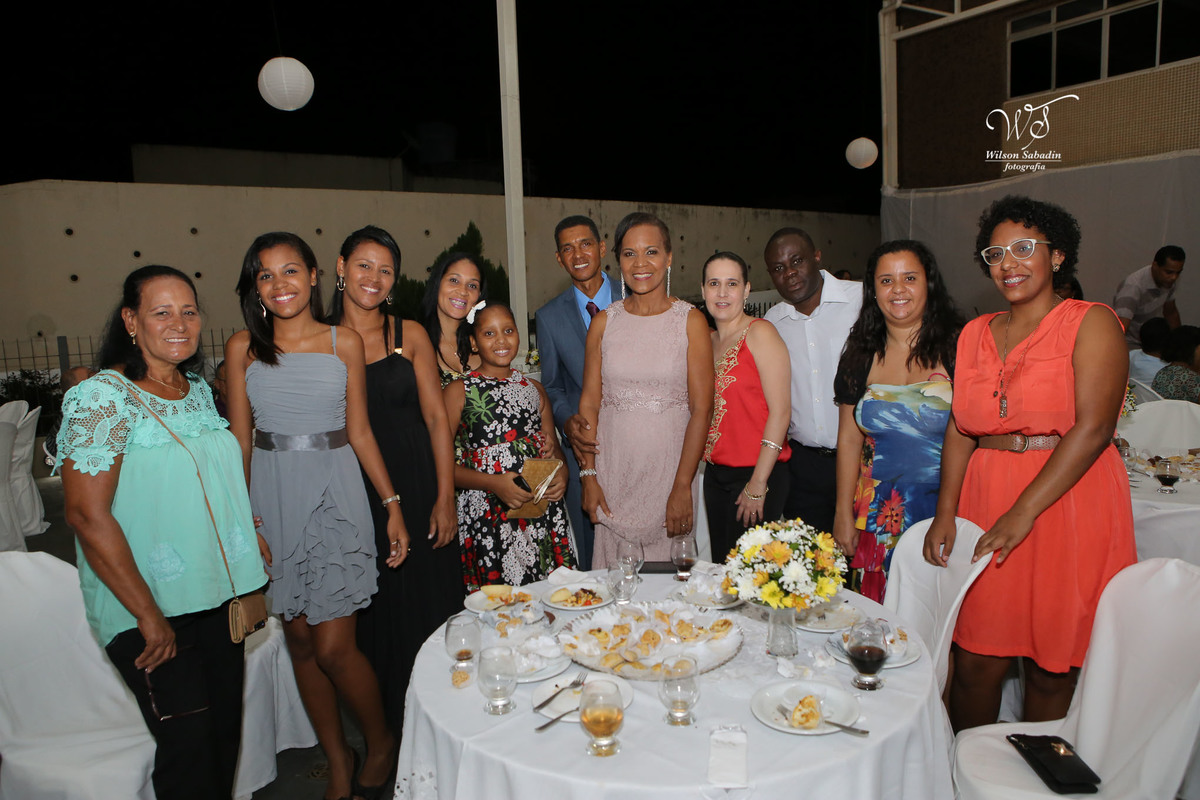 fotografia de casamento e bodas, noivos, noiva, noivo, fotografia de noivos, vestido de noiva, sapato, perfume, cabelo, véu, brinco, cruxifixo, pai, mãe, filho, padrinhos, padre, pastor, igreja, cerimonia, festa, salão de beleza, maqu