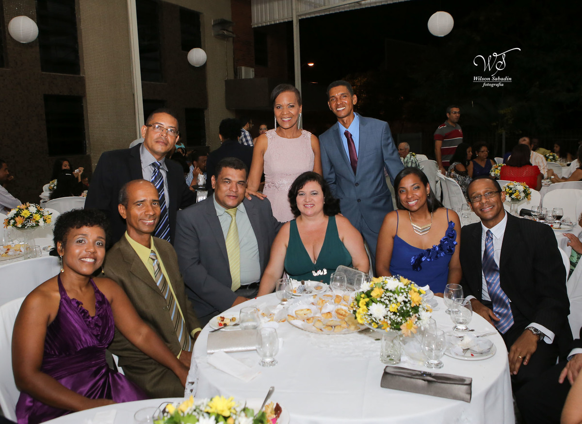 fotografia de casamento e bodas, noivos, noiva, noivo, fotografia de noivos, vestido de noiva, sapato, perfume, cabelo, véu, brinco, cruxifixo, pai, mãe, filho, padrinhos, padre, pastor, igreja, cerimonia, festa, salão de beleza, maqu