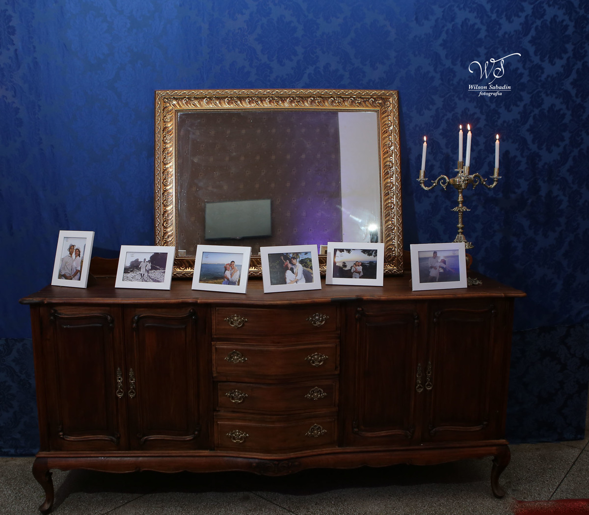 fotografia de casamento, noivos, noiva, noivo, fotografia de noivos, vestido de noiva, sapato, perfume, cabelo, véu, brinco, cruxifixo, pai, mãe, padrinhos, padre, pastor, igreja, cerimonia, festa, salão de beleza, maquiagem, buqu&eci