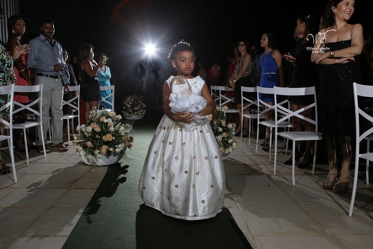 fotografia de casamento em Salvador Bahia, a entrada da daminha