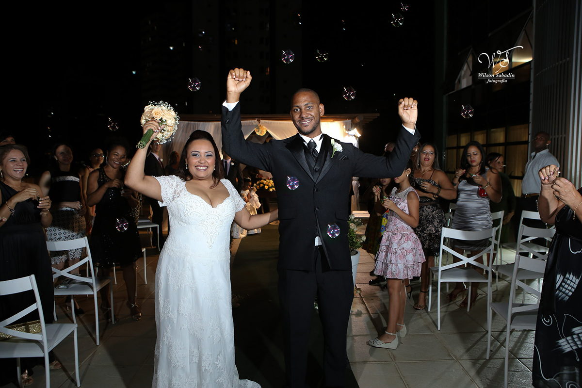 fotografia de casamento em Salvador Bahia, saindo da cerimonia