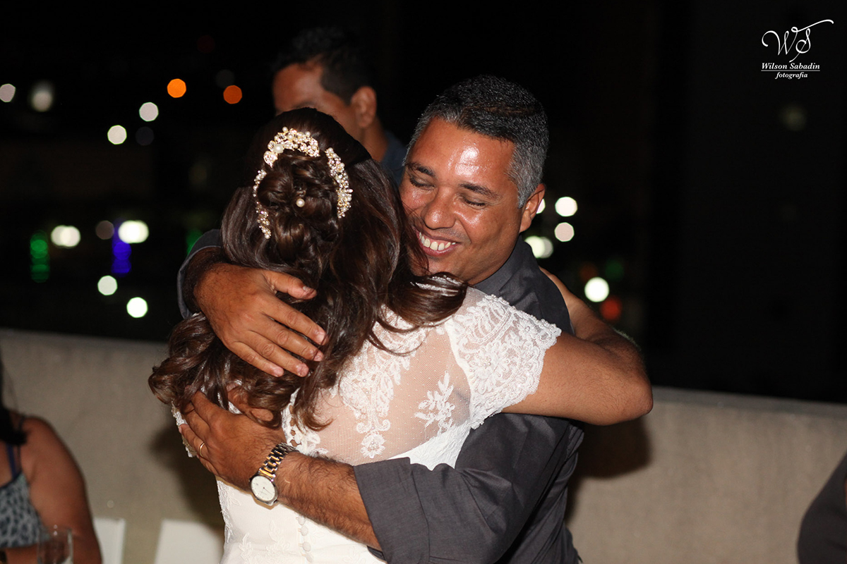 fotografia de casamento em Salvador Bahia, a noiva recebendo os cumprimentos