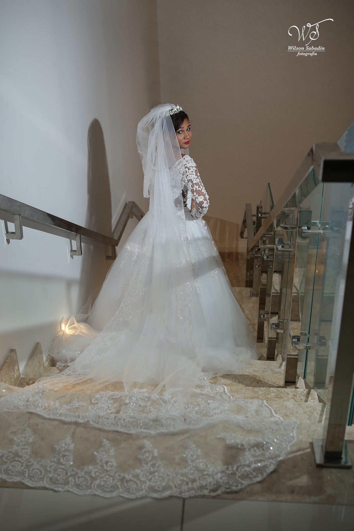 Fotografia de casamento, noivos, noiva, noivo, fotografia de noivos, sapato, perfume, cabelo,  fotografia de casal, vestido de noiva