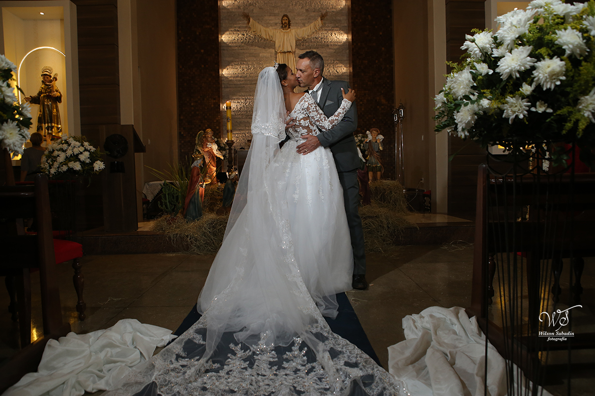 Fotografia de casamento, noivos, noiva, noivo, fotografia de noivos, sapato, perfume, cabelo,  fotografia de casal, vestido de noiva