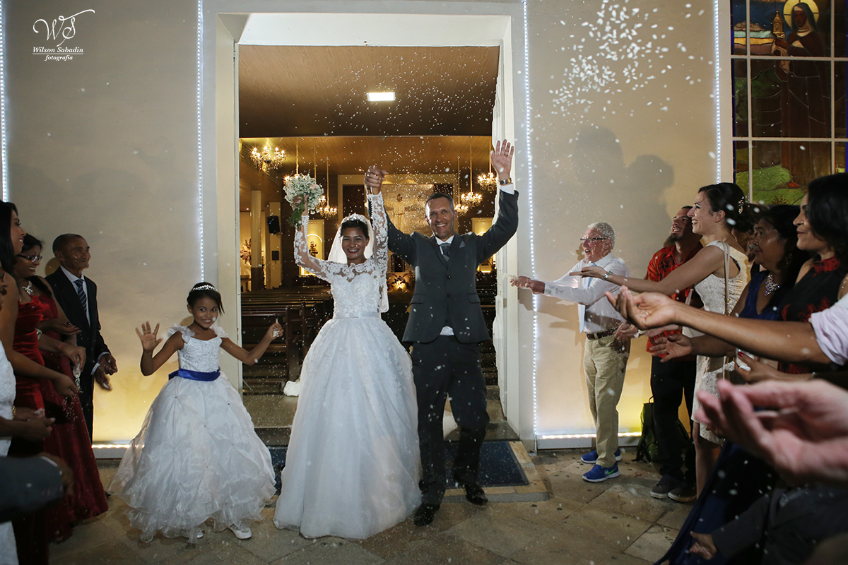 Fotografia de casamento, noivos, noiva, noivo, fotografia de noivos, sapato, perfume, cabelo,  fotografia de casal, vestido de noiva