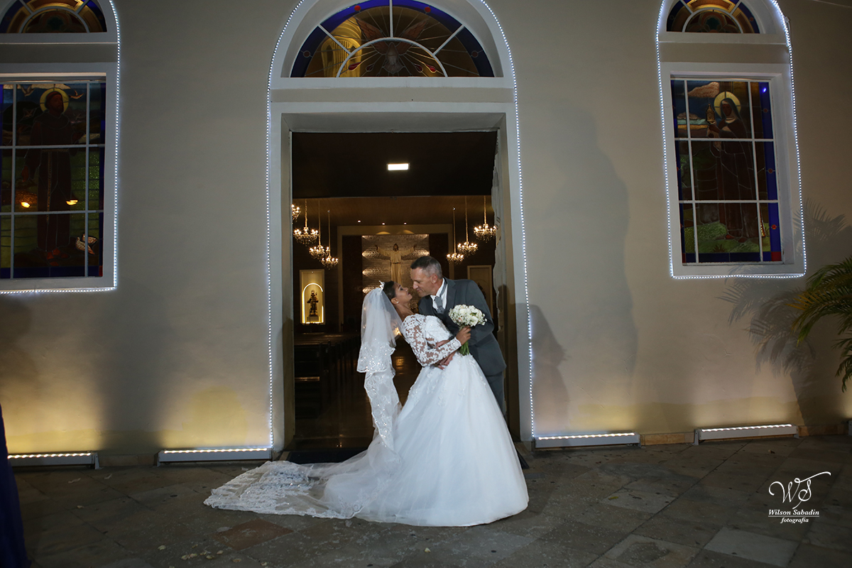 Fotografia de casamento, noivos, noiva, noivo, fotografia de noivos, sapato, perfume, cabelo,  fotografia de casal, vestido de noiva