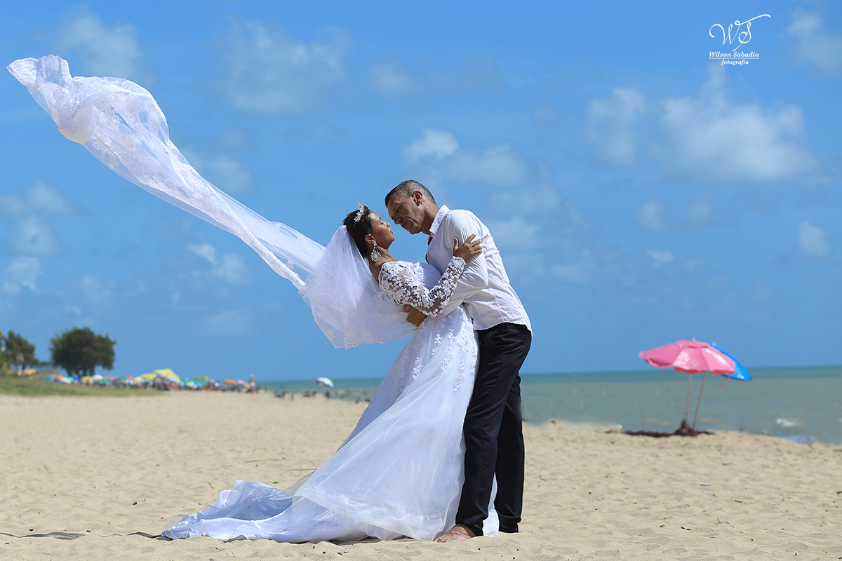 fotografia de trash the dress, noiva, noivos, vestido de noiva, ensaio de casal, ensaio de casal na praia