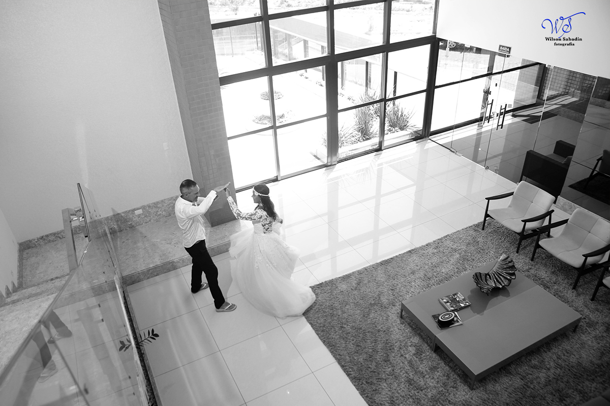 fotografia de trash the dress, noiva, noivos, vestido de noiva, ensaio de casal, ensaio de casal dançando