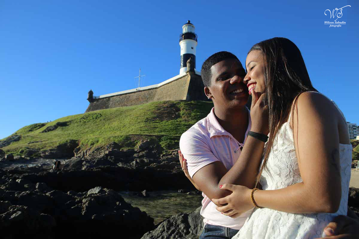 Ensaio fotografico do casal ao lado do Farol da Barra em Salvador Bahia