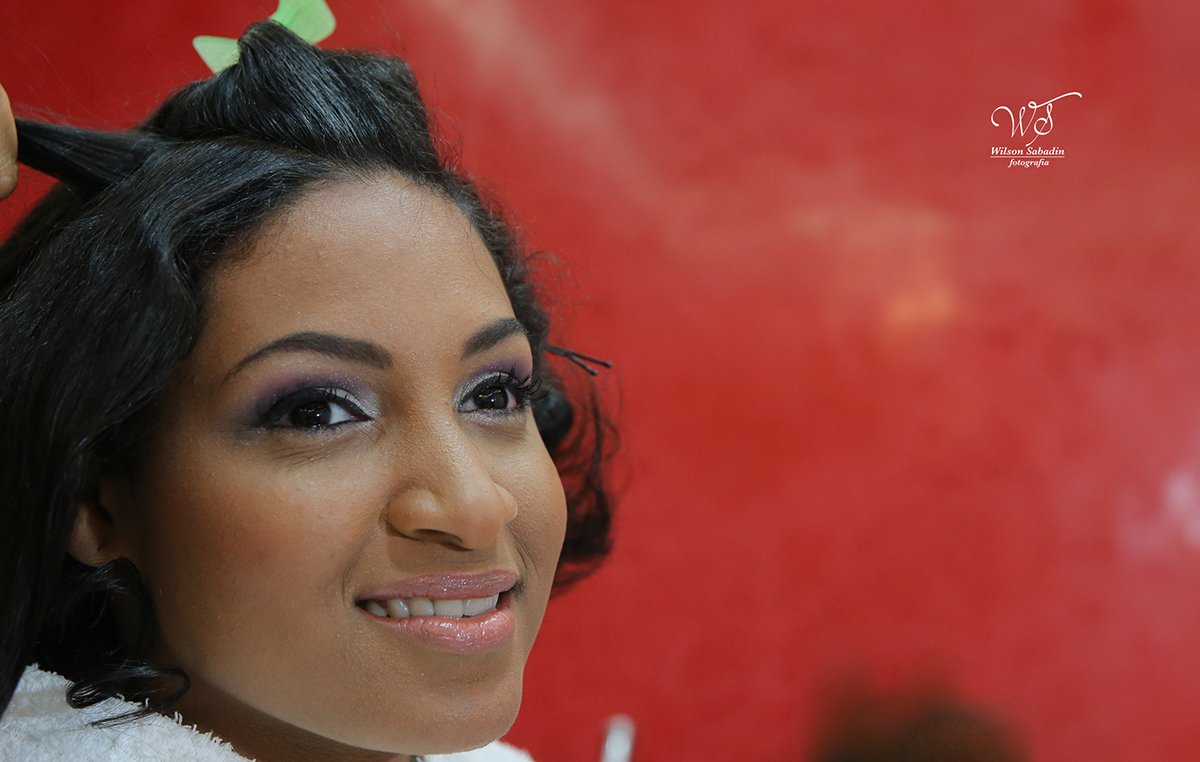 fotografia de 15 a debutante fazendo making off