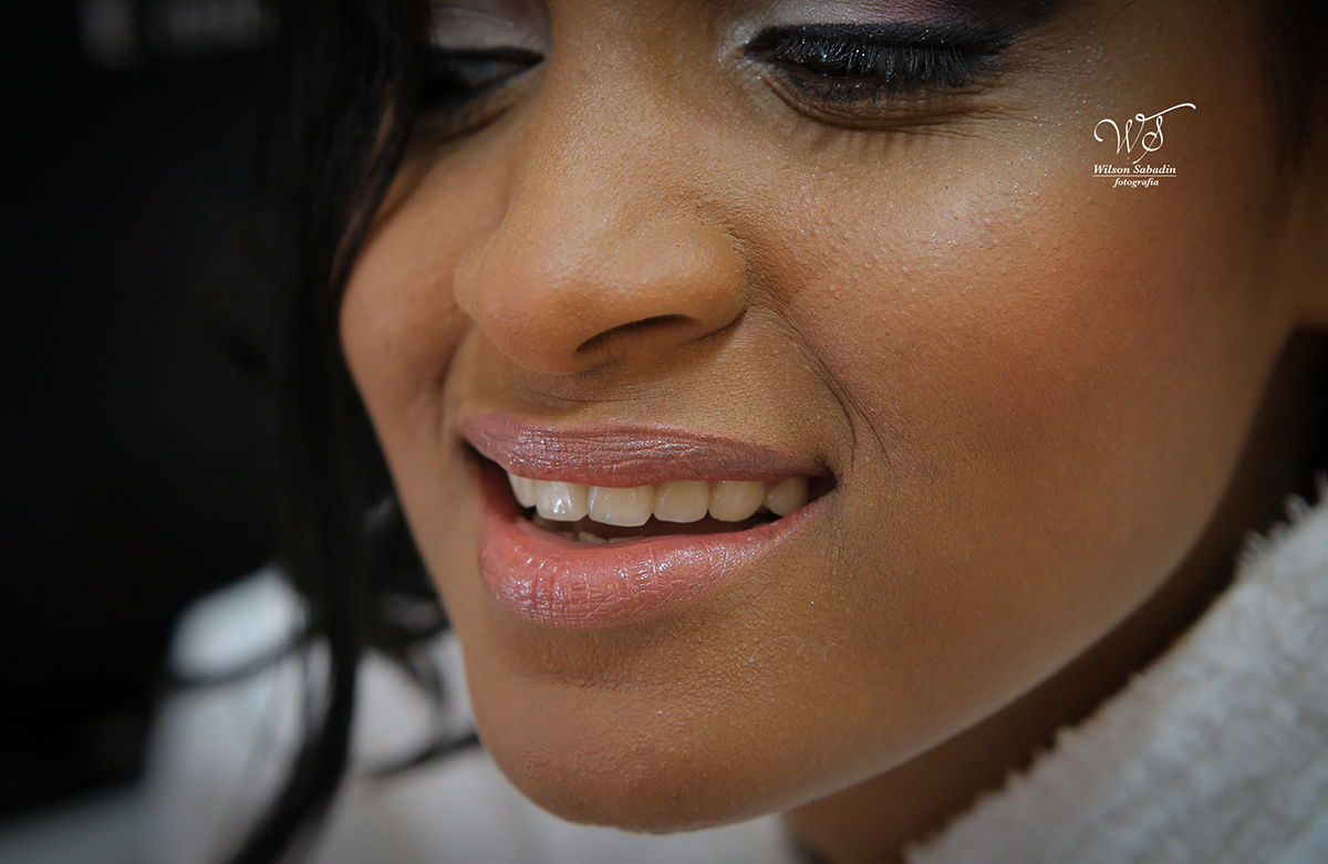 fotografia de 15 a debutante sorrindo