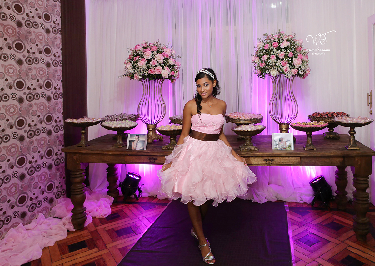 fotografia de 15 a debutante no espaço de eventos Alô Festas