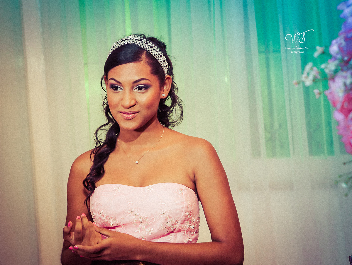 fotografia de 15 a debutante esperando os convidados