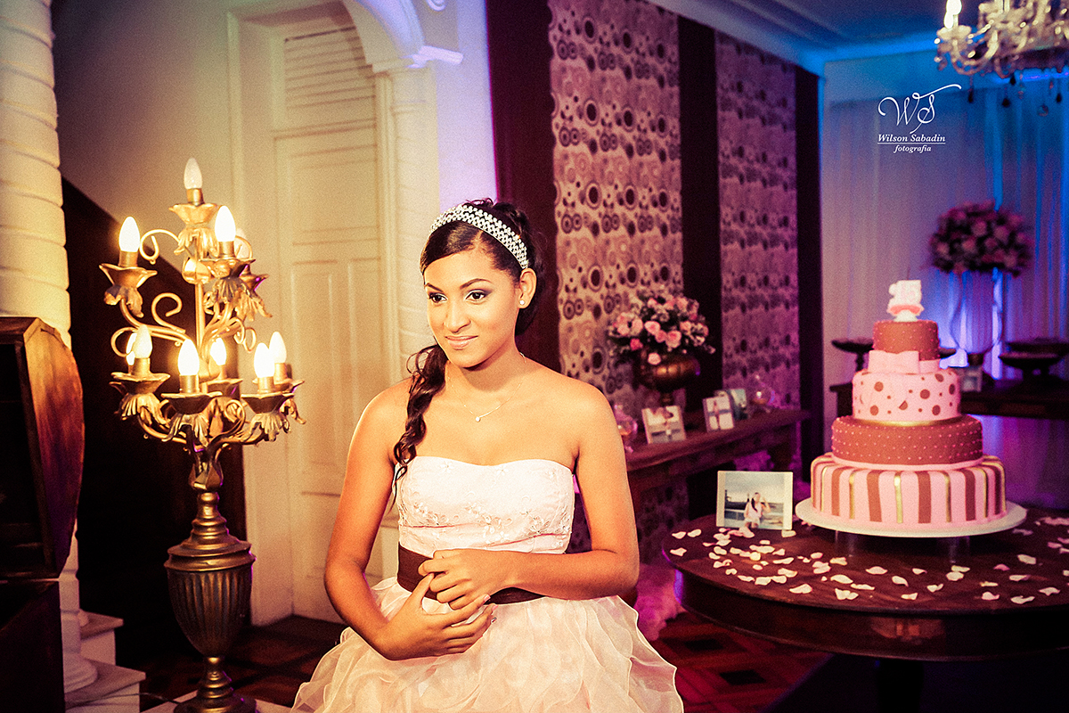 fotografia de 15 a debutante com o vestido