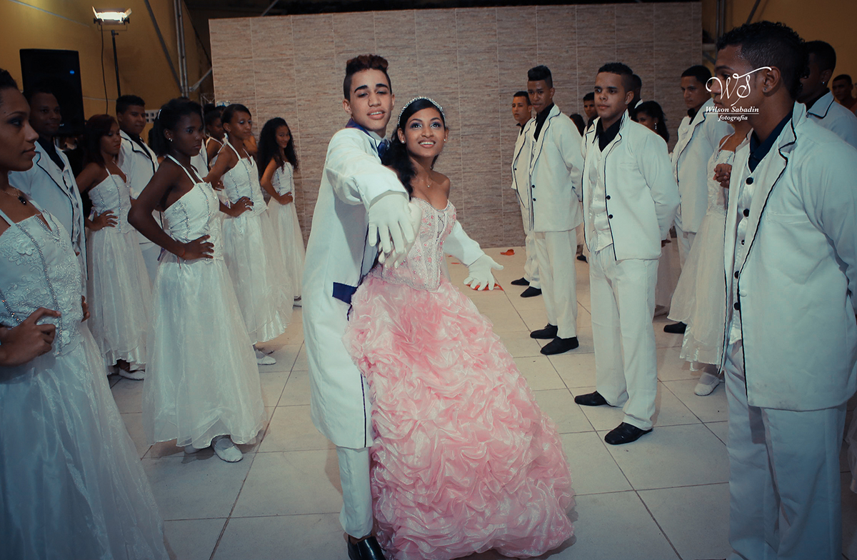 fotografia de 15 a debutante dançando a valsa