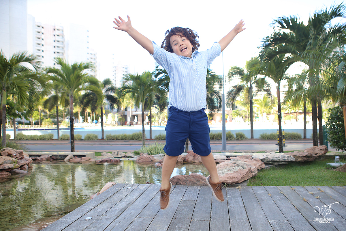 fotografia infantil em Salvador ba, o modelo mirim mulando de alegria