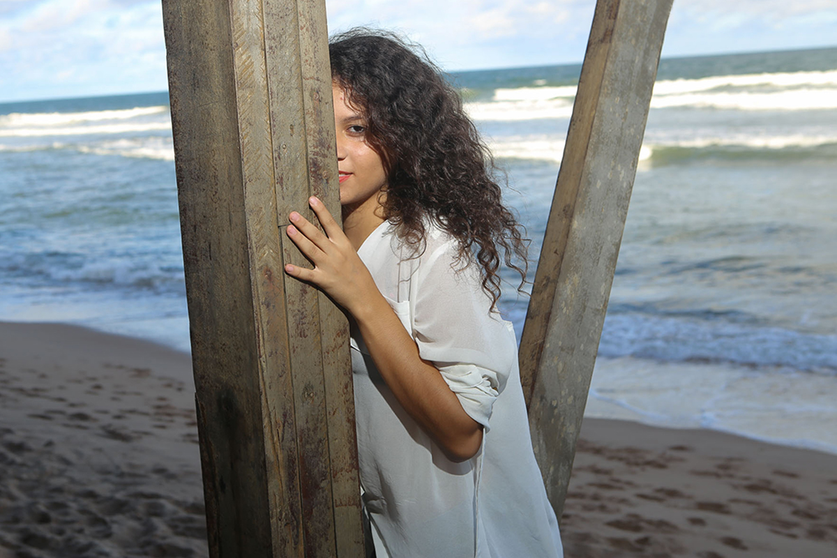 fotografia de 15 anos a debutante escondendo o olhar