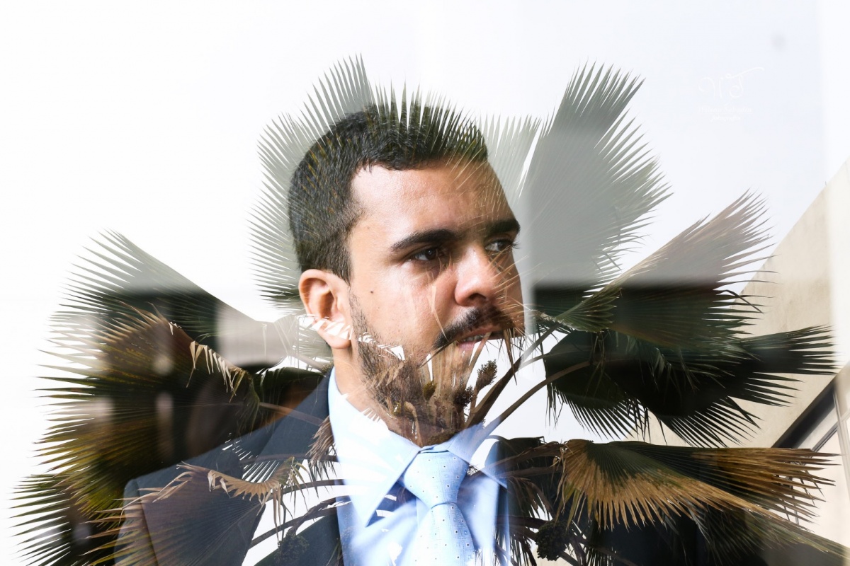 fotografia de casamento, noivos, noiva, noivo, fotografia de noivos, vestido de noiva, sapato, perfume, cabelo, véu, brinco, cruxificio, pai, mãe, padrinhos, padre, igreja, cerimonia, festa, salão de beleza, maquiagem, buquê, avó, buffê, bolo, convidados,