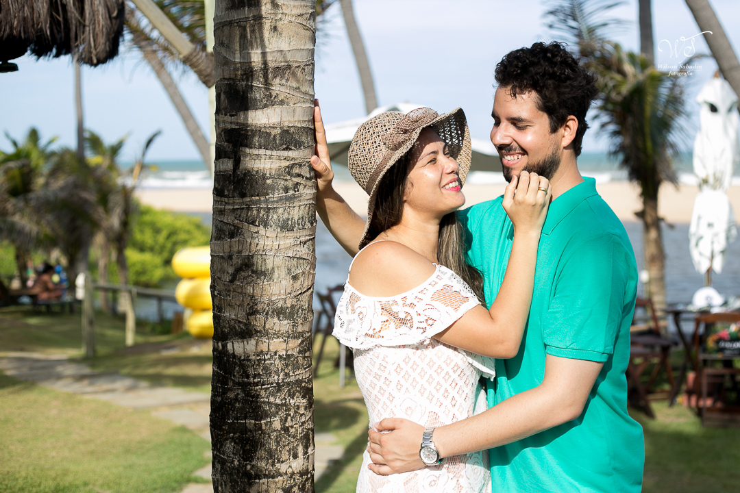 namorando nos jardins da pousada costa dos coqueiros em imbassai bahia