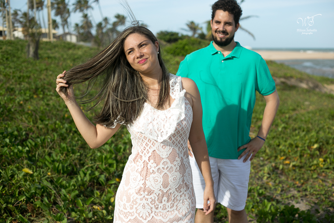 o casal na area externa do hotel em imbassai bahia