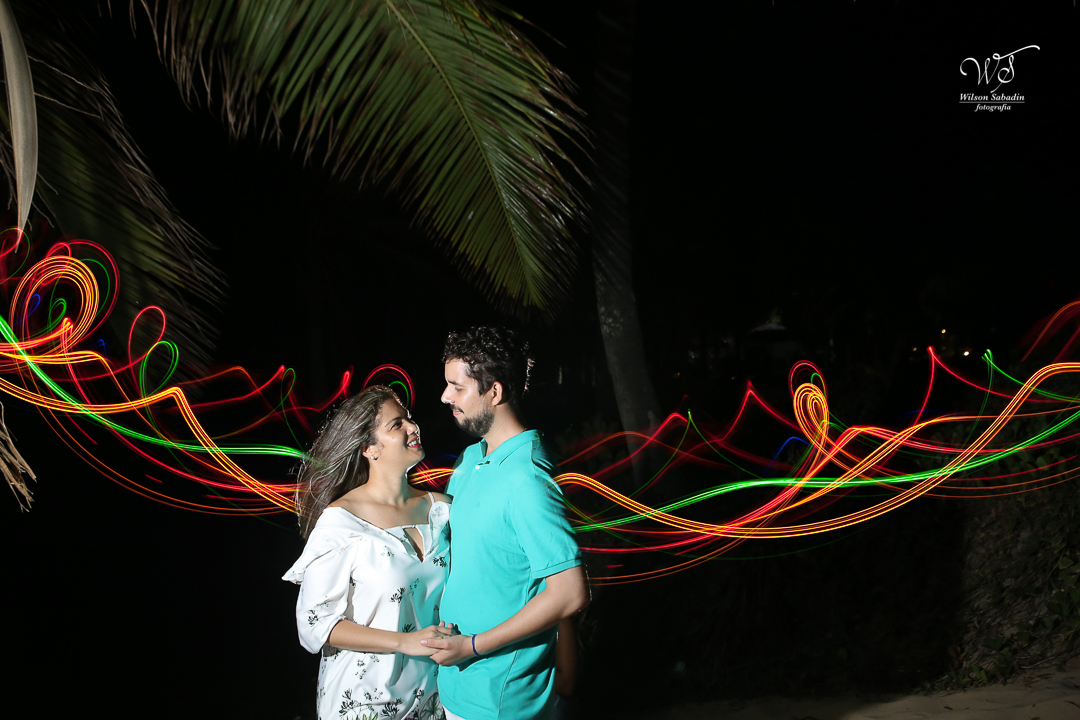 os noivos namorando no inicio da noite