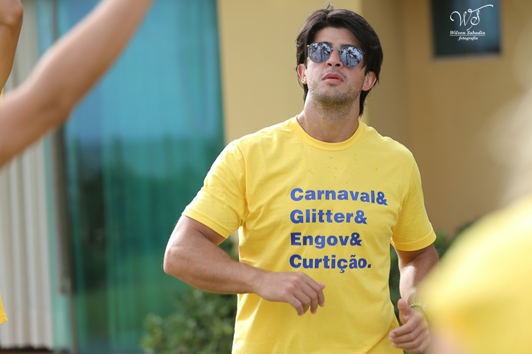 fotografia corporativa o modelo dançando