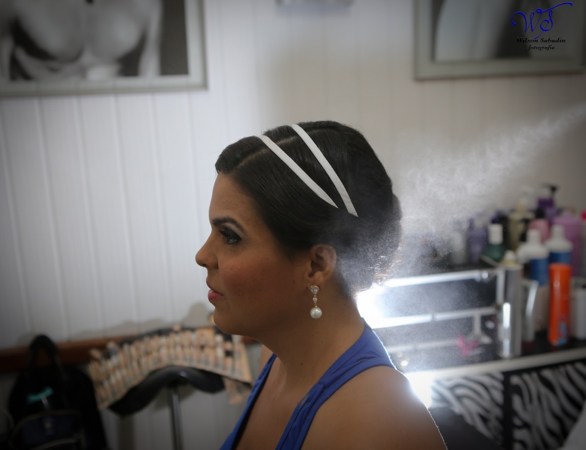 fotografia de casamento, noivos, noiva, noivo, fotografia de noivos, vestido de noiva, sapato, perfume, cabelo, véu, brinco, crucifixo, pai, mãe, padrinhos, padre, igreja, cerimonia, festa, salão de beleza, maquiagem, buquê, avó, buffê, bolo, convidados, 