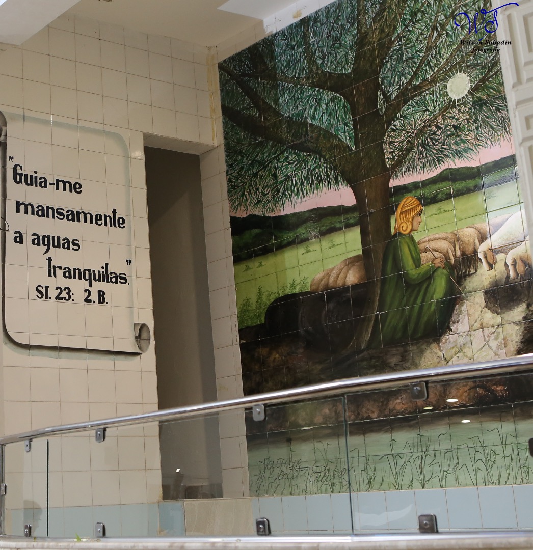 fotografia de casamento, noivos, noiva, noivo, fotografia de noivos, vestido de noiva, sapato, perfume, cabelo, véu, brinco, crucifixo, pai, mãe, padrinhos, padre, igreja, cerimonia, festa, salão de beleza, maquiagem, buquê, avó, buffê, bolo, convidados, 