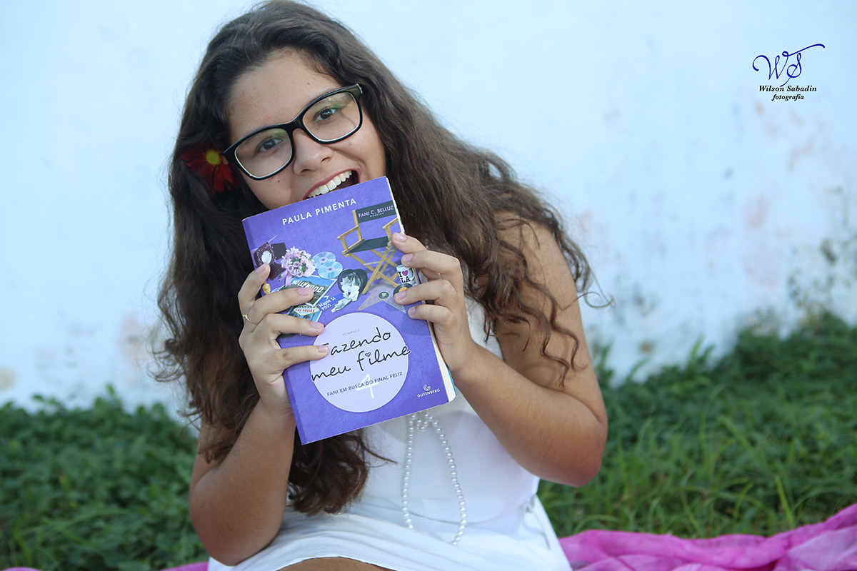 Ensaio de 15 anos mordendo de Paula Pimenta