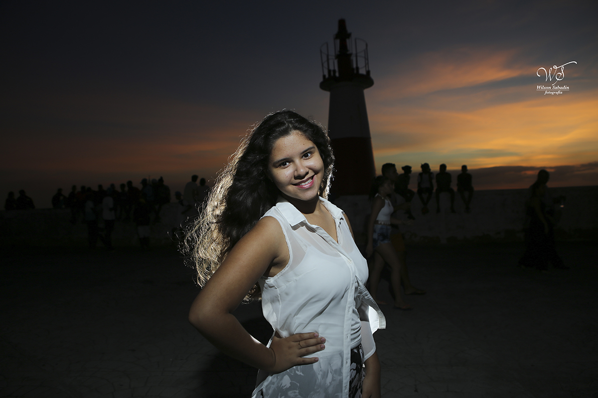 Ensaio de 15 anos, a debutante Vitória perto do farol do Humaitá