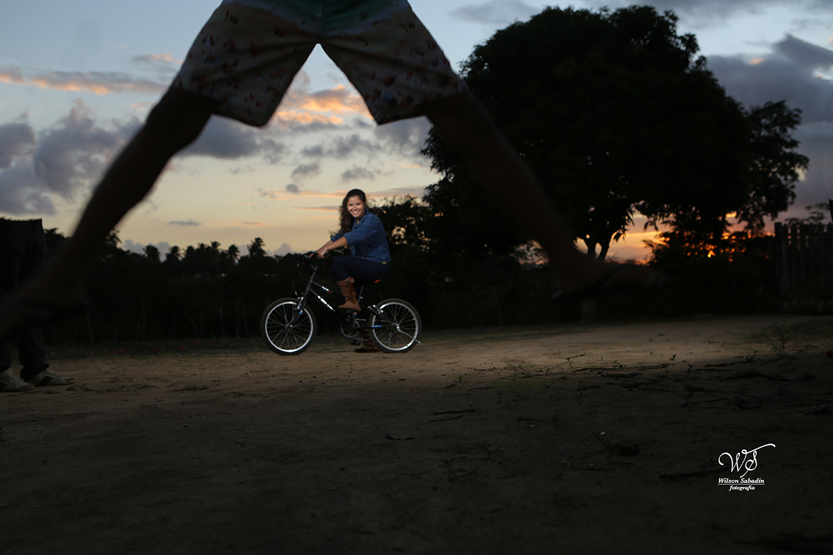 fotografia de 15 a debutante com seu irmão mais novo