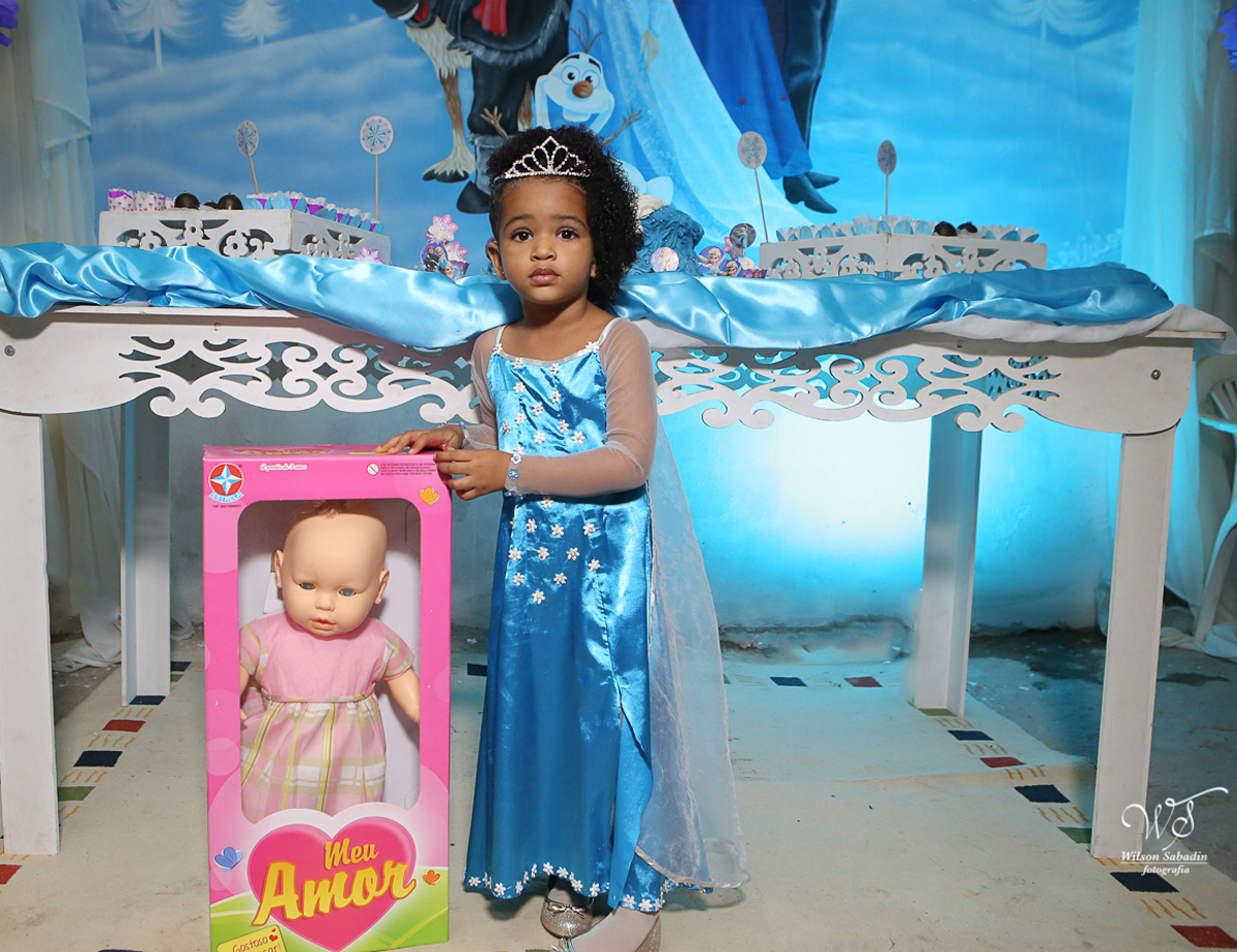 festa infantil  Bia ganhou uma boneca