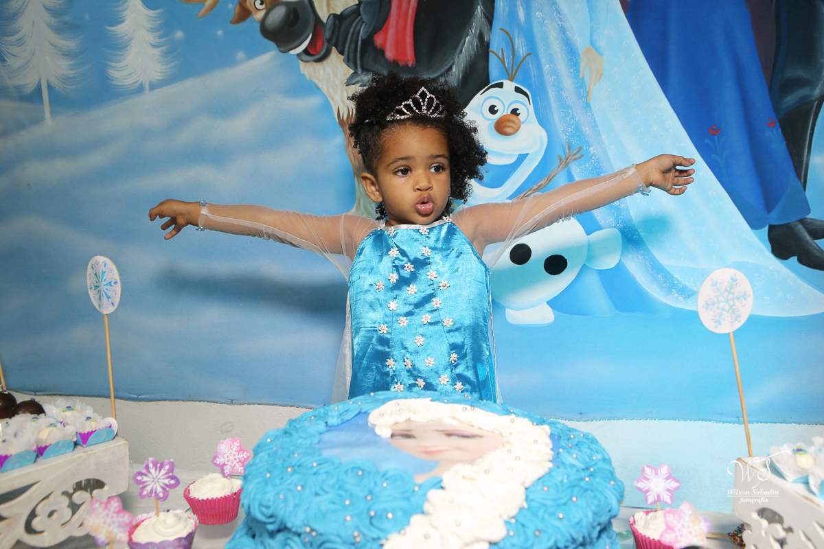 festa infantil  dançando frozen