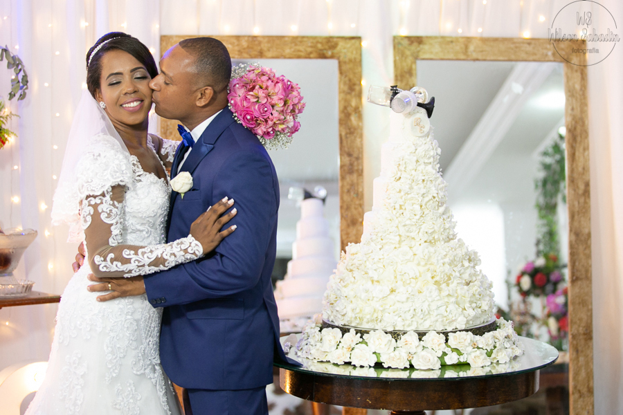 wilson Sabadin fotografia de casamento, noivo beijando a noiva
