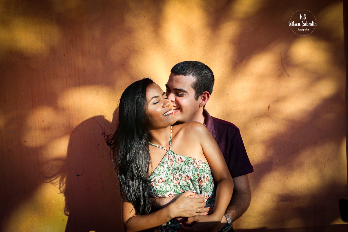 Wilson Sabadin fotografia casamento Salvador Bahia, enfrente a parede amarela