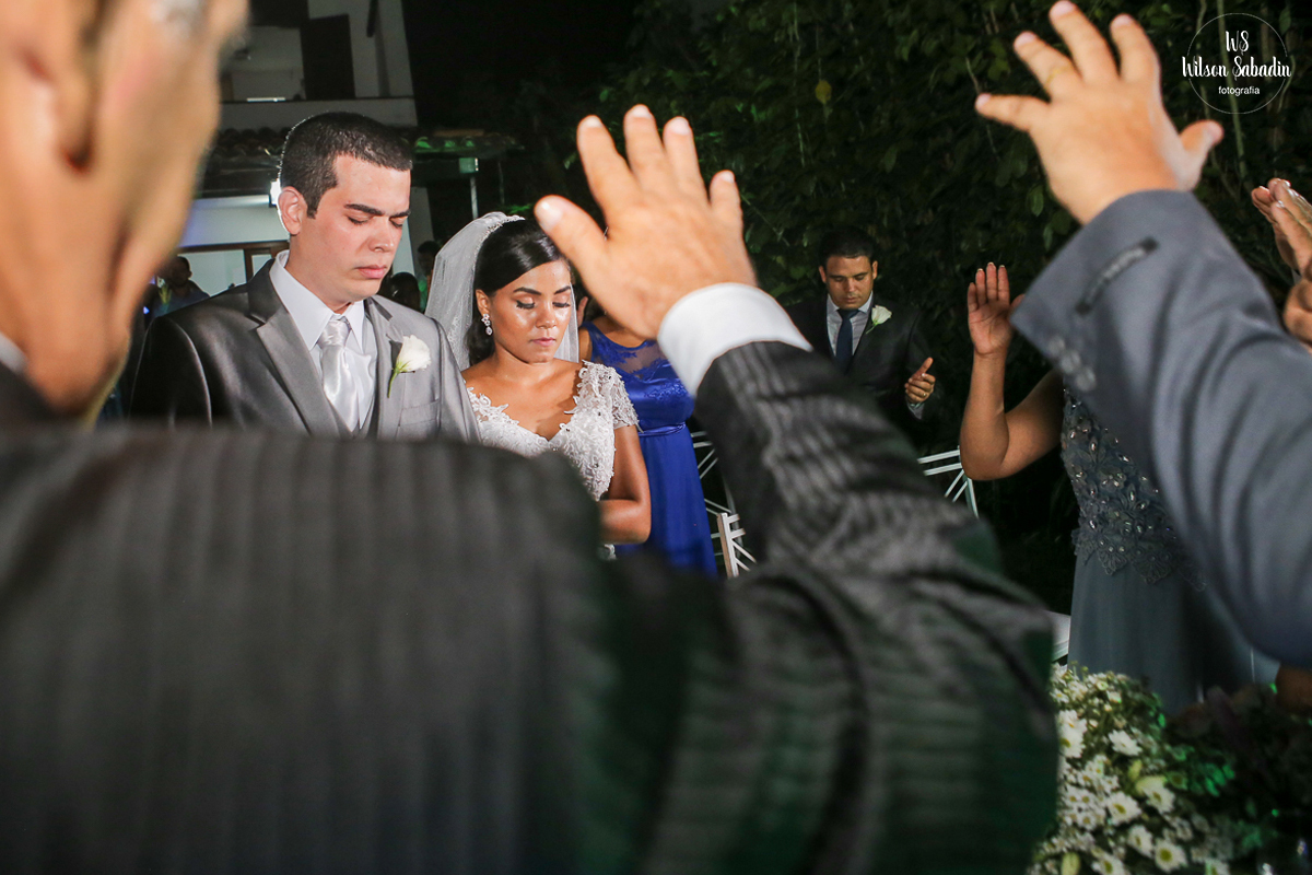 Wilson Sabadin fotografia casamento salvador Bahia, sendo abençoados pelos pais e padrinhos