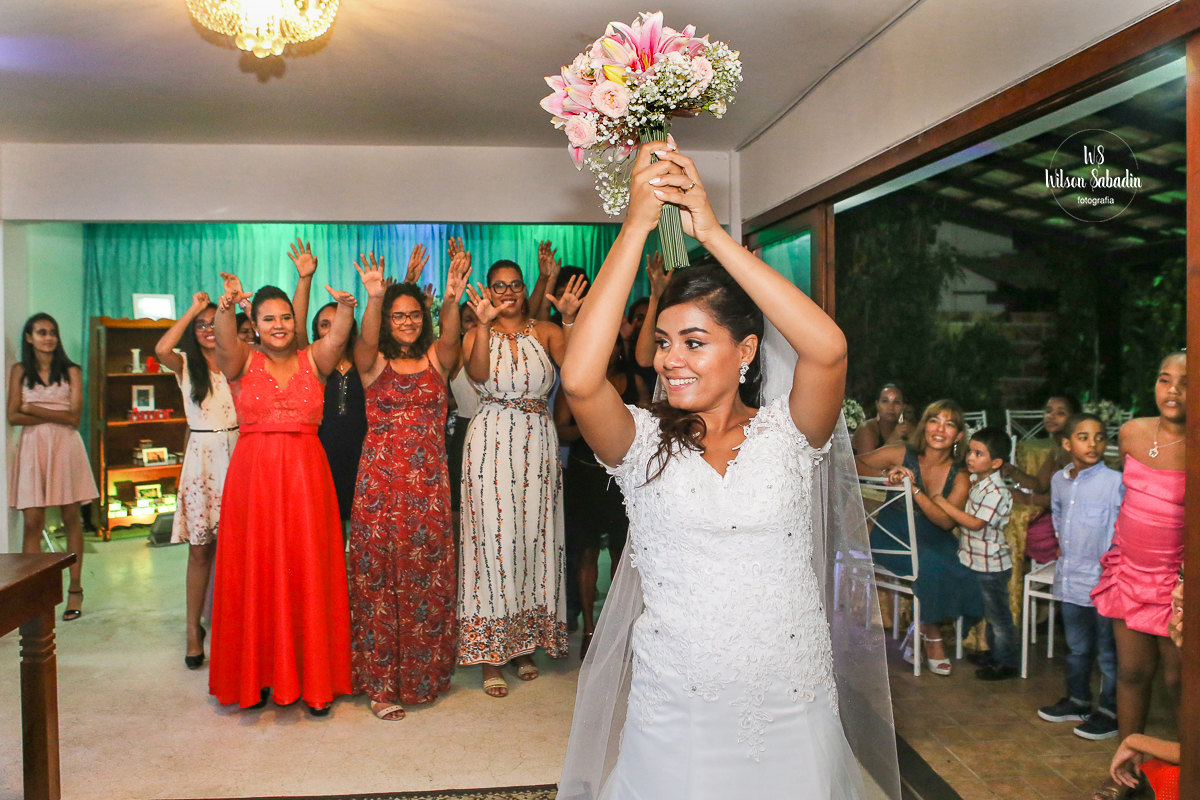 Wilson Sabadin fotografia casamento salvador Bahia, noiva jogando o buquê