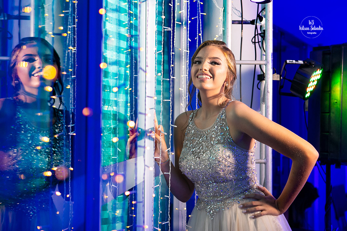 wilson Sabadin fotografia debutante  salvador bahía, com reflexo da janela