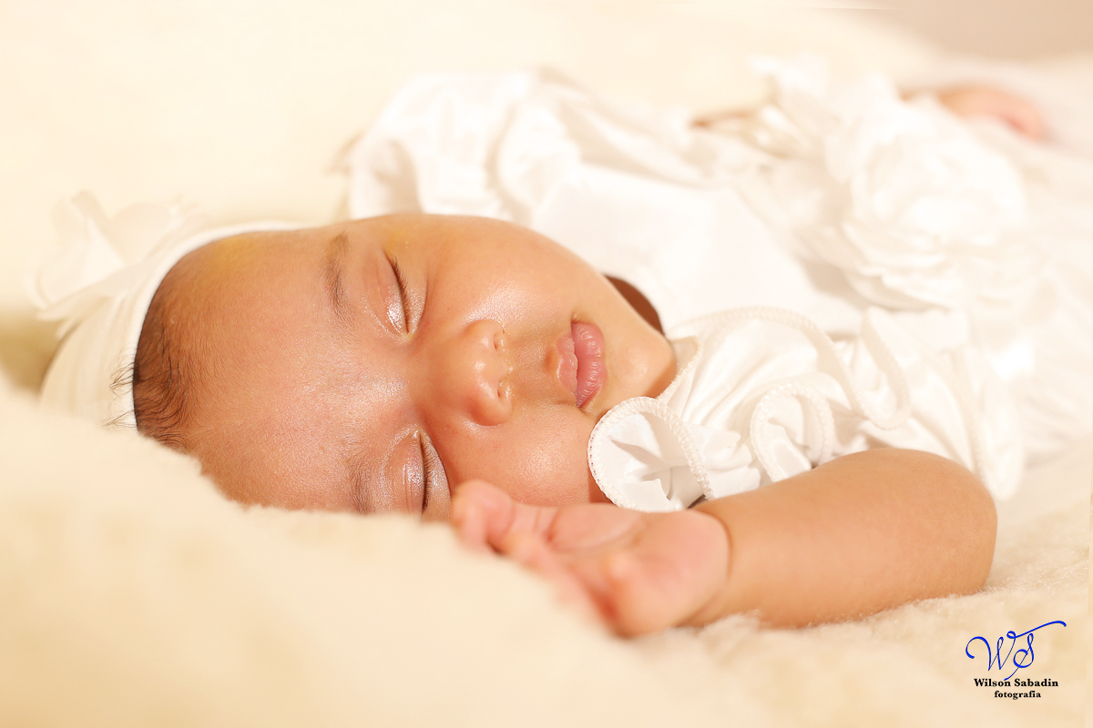 Fotografia de newborn em Salvador, o bebe com sono profundo