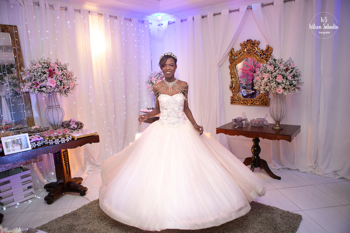 wilson Sabadin fotografia debutante  salvador bahía, debutante rodando seu lindo vestido longo
