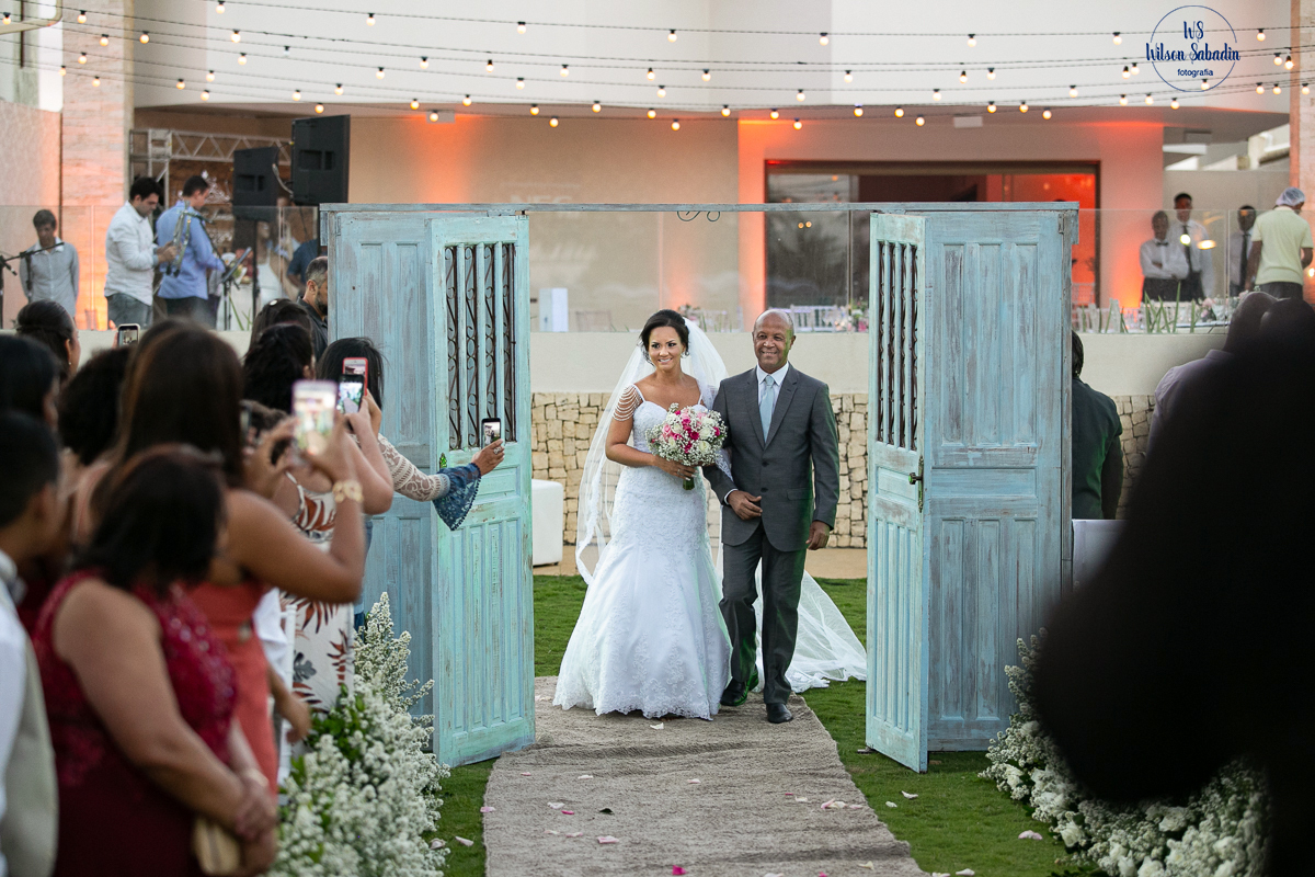 wilson Sabadin fotografia de casamento salvador bahía, entrada da noiva com o seu pai