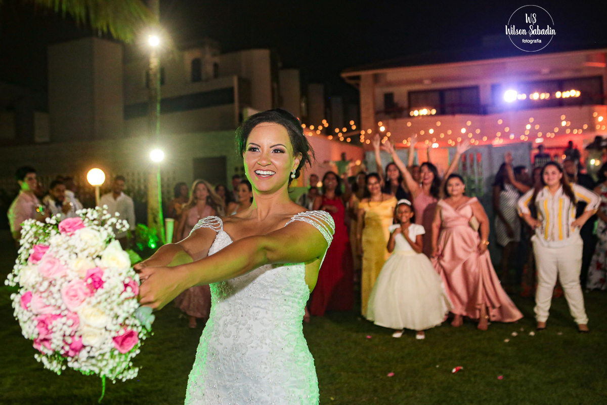 wilson Sabadin fotografia de casamento salvador bahía, noiva jogando o buquet