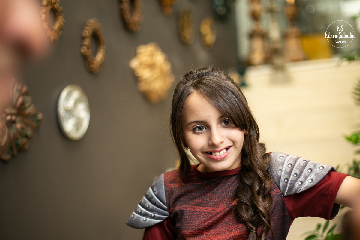 wilson Sabadin fotografia infantil salvador bahía,  sorrindo na escada