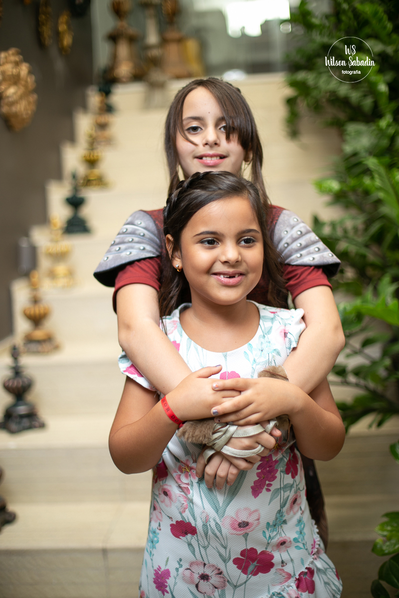 wilson Sabadin fotografia infantil salvador bahía,  abraçando a irmazinha