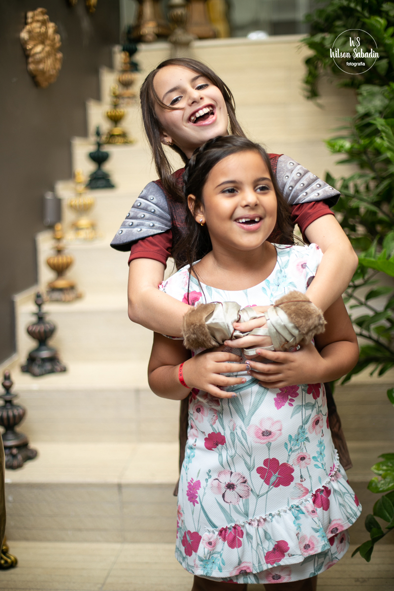 wilson Sabadin fotografia infantil salvador bahía,  sorrindo com a Irma mais nova
